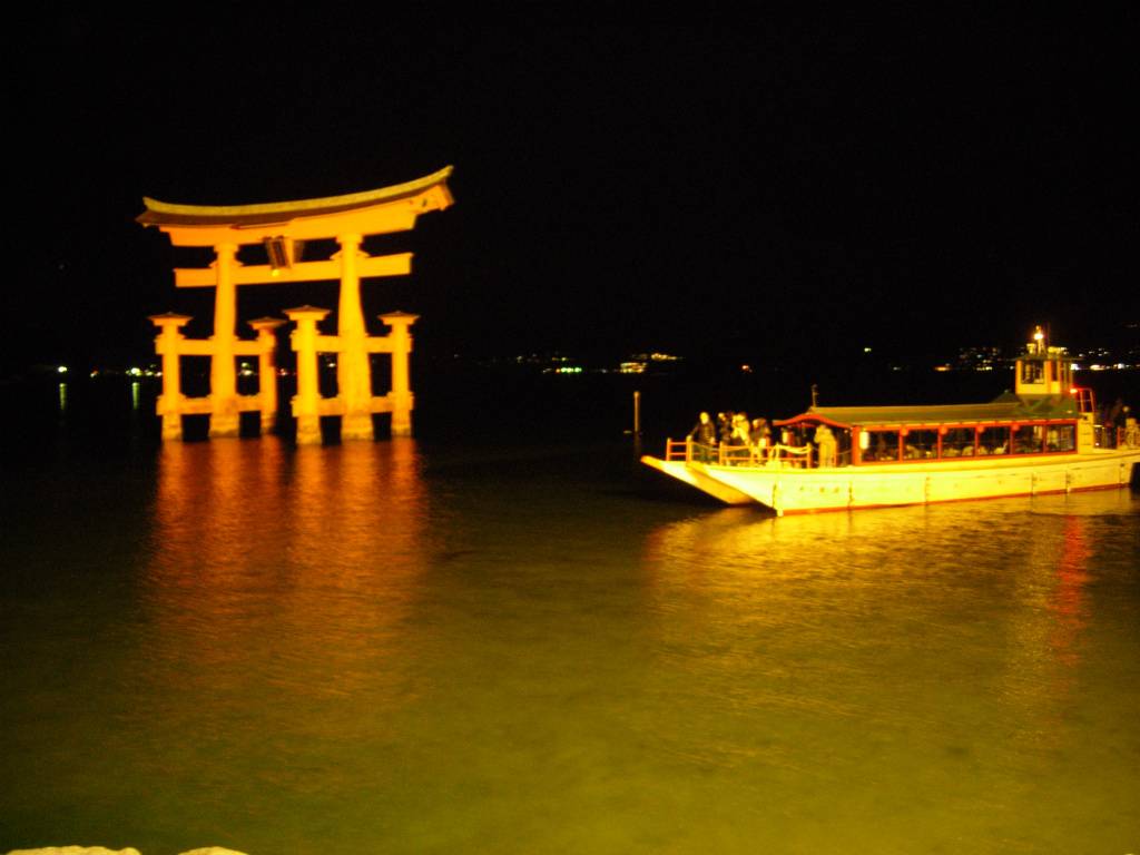 美しすぎる 厳島神社のライトアップ写真ギャラリー Triipnow
