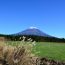 富士山と緑の絶景が広がる！静岡県富士宮市にある「朝霧高原の牧草地」の魅力