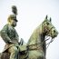 東京の上野公園にある立派な騎馬像「小松宮彰仁親王像」とは